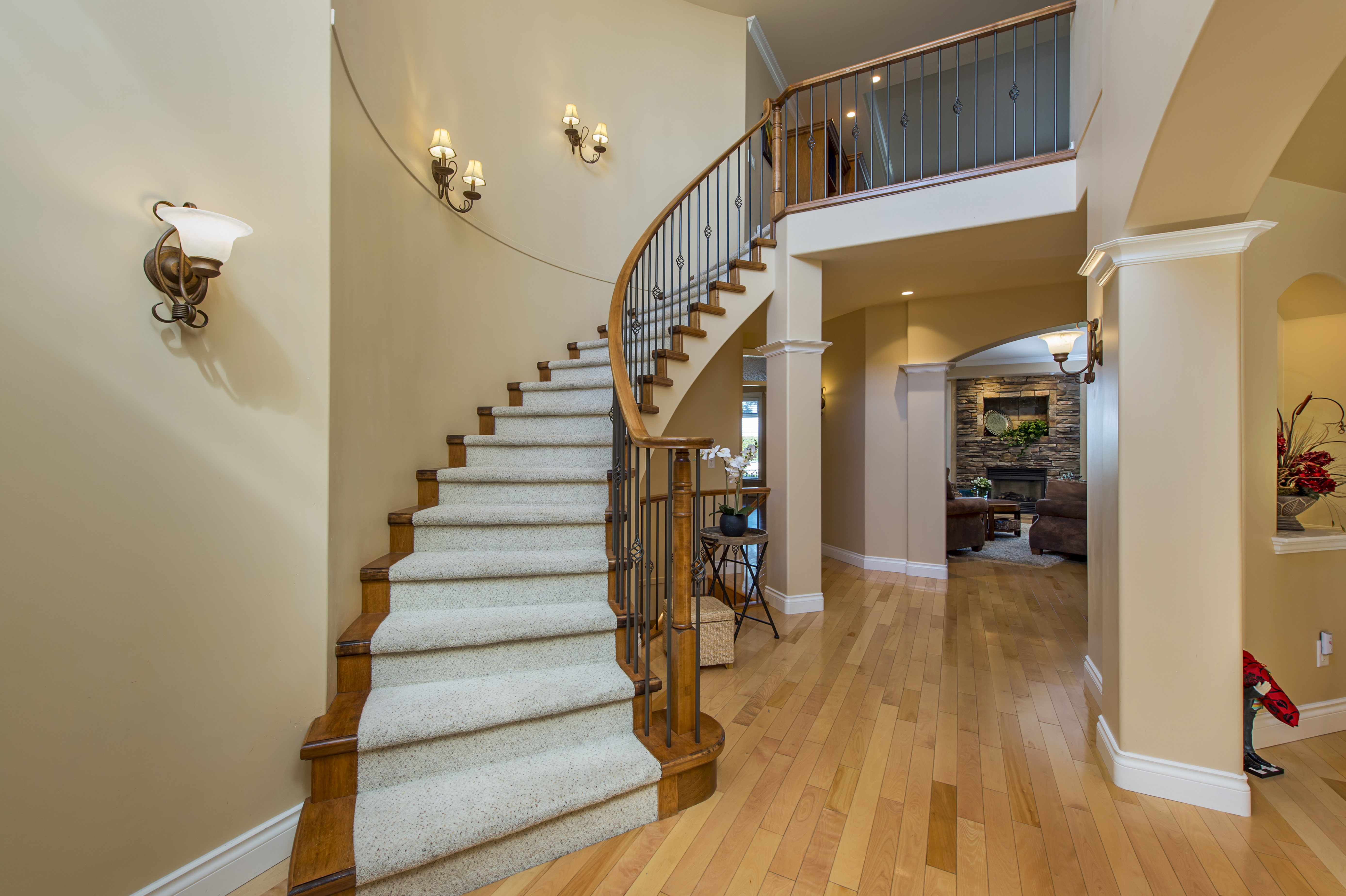 Spacious Entrance 